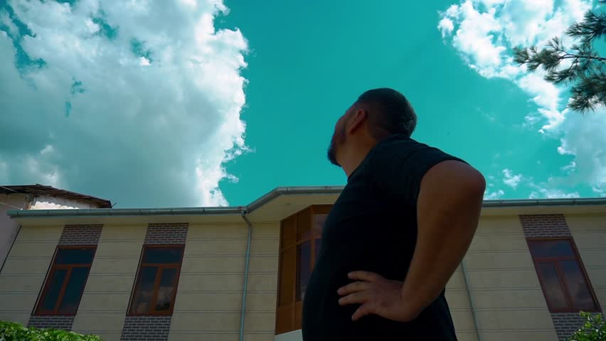 A man returns to the clouds of heaven