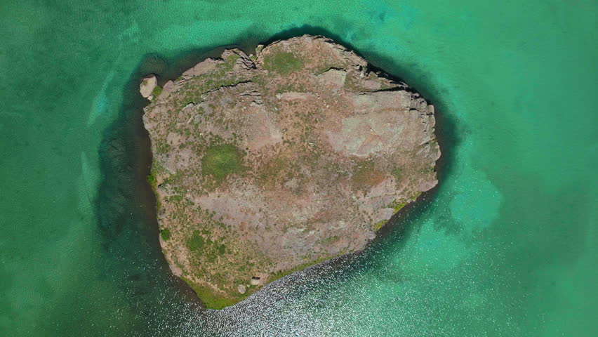 Epic looking down Island Ice Lake Basin cinematic aerial drone high elevation dreamy heavenly Silverton unreal Caribbean aqua blue Silverton Colorado lush green summer Rocky Mountains up motion