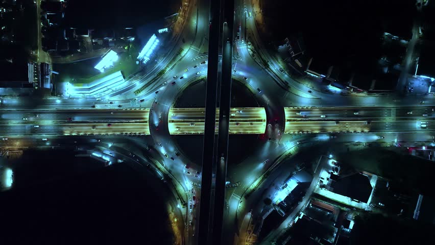 Time lapse expressway top view, drone aerial zoom out,  Circl Road traffic an important infrastructure in Bangkok Thailand, 4K, energy power Royalty-Free Stock Footage #1110727057
