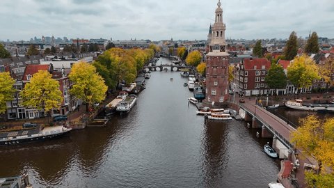 Aerial drone view Amsterdam autumn cityscape narrow old houses, canals, boats bird's eye view. High quality 4k footage: stockvideo