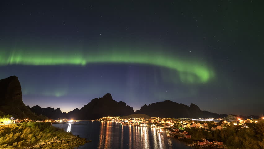 Northern Lights arc from Reine