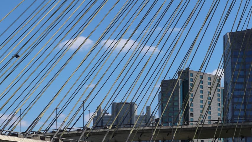 Take a virtual tour of the breathtaking Octavio Frias de Oliveira Bridge (Ponte Estaiada) in São Paulo, Brazil, and discover its architectural beauty and stunning cityscape views.