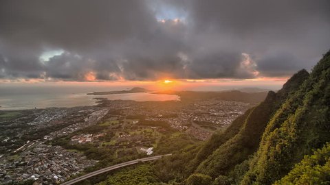 Time lapse dawn, view of sunrise from koolau ko'olau mountain ridge, oahu, hawaii