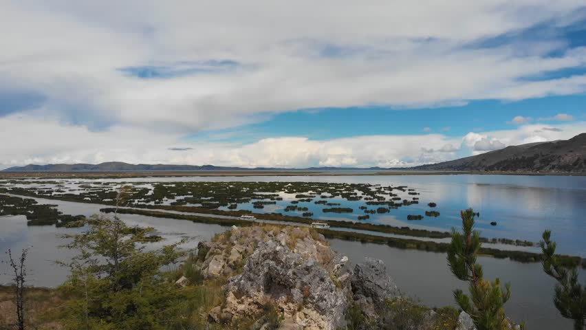 Lake Titicaca is one of the most important natural attractions of Peru and Bolivia. It is in fact the highest navigable lake in the world.