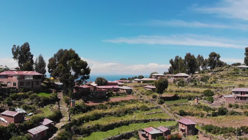 Lake Titicaca is one of the most important natural attractions of Peru and Bolivia. It is in fact the highest navigable lake in the world.