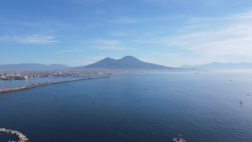 Naples seafront is a route of approximately 3 km that runs along the sea.Capable of fascinating tourists but also the inhabitants themselves who flock to the splendid atmosphere throughout the year
