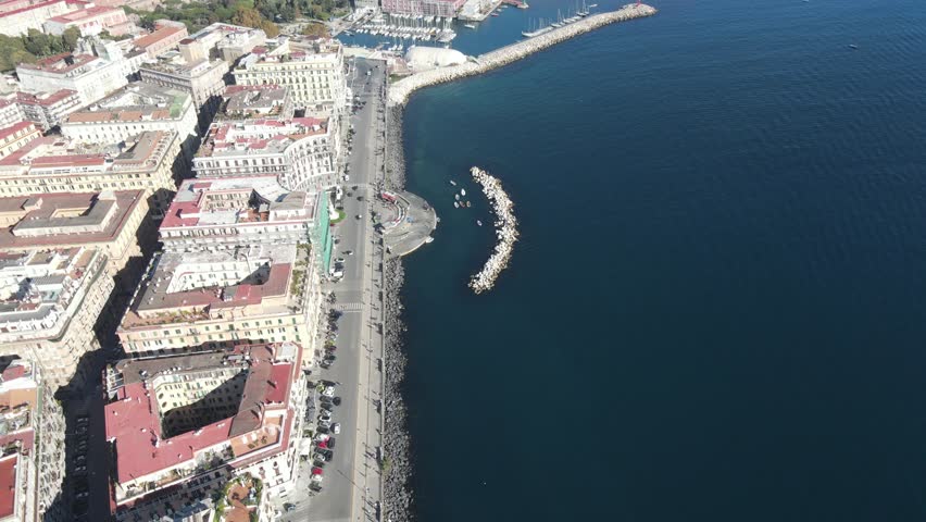 Naples seafront is a route of approximately 3 km that runs along the sea.Capable of fascinating tourists but also the inhabitants themselves who flock to the splendid atmosphere throughout the year