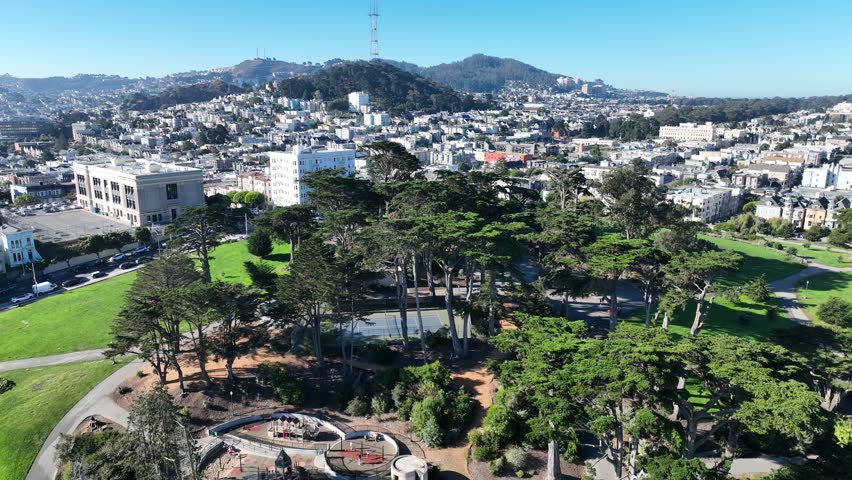 Alamo Square At San Francisco California United States. Square San Francisco California. Business Horizon Downtown Cityscape. Business Drone View Downtown District Panorama.