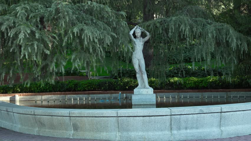 Fountain the youth in  Rose Garden off park West