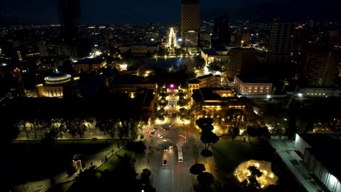 Aerial View of Tirana by Night, with Boulevard Lights, Traffic, and City Cars Creating a Spectacular Urban Tapestry Stockvideó