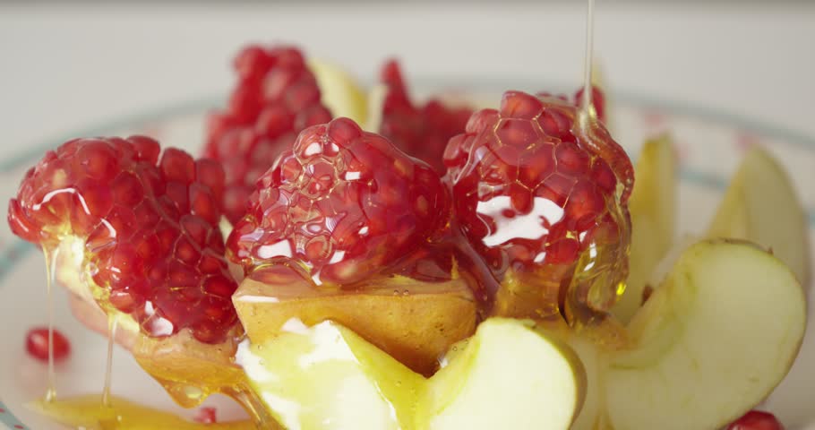 Honey Poured On the Pomegranate 스톡 동영상 비디오(100% 로열티 프리) 11178218 | Shutterstock