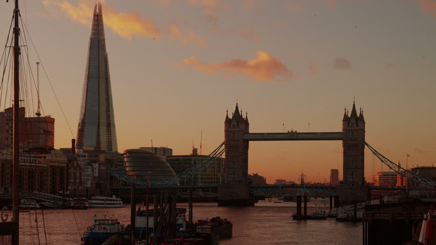 A dusk to night timelapse of Tower Bridge