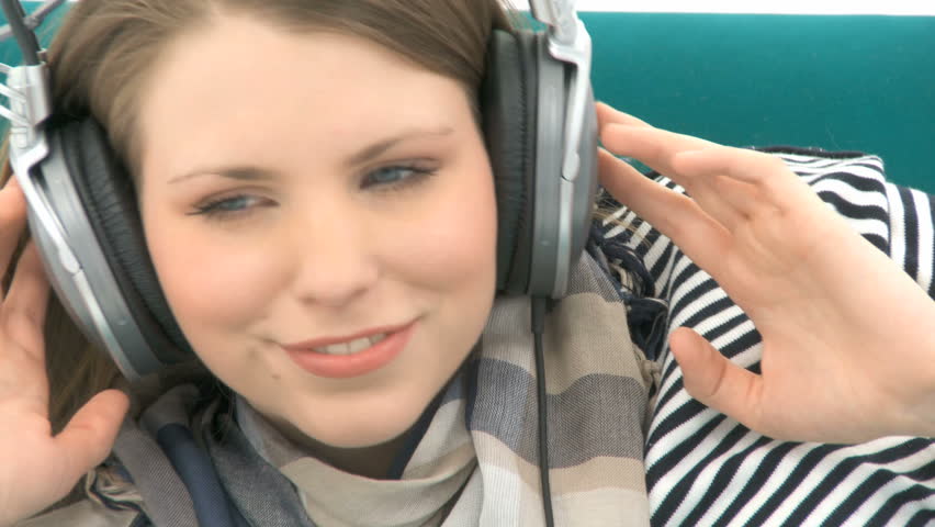 Pretty Woman listening to music