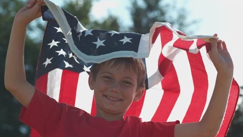 Boy waving American flag, shot on Phantom Flex 4K - Βίντεο στοκ