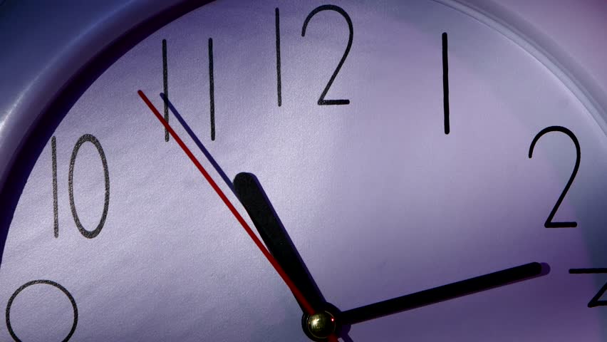 clock showing 10 minutes after 11