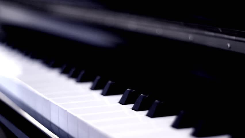 Piano keyboard (dolly shot)