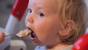 Video baby feeding spoon porridge