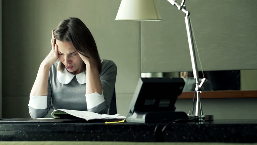 Хроническое недосыпание. Видео tired. Вечер усталость. Японский аудитор. Видео tired.