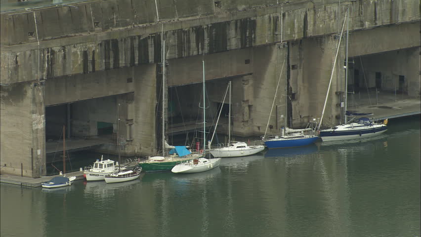 Aerial France-german U Boat Pens Arkivvideomateriale (100 %