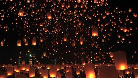 Highlight Floating lanterns in Yee Peng Festival, Loy Krathong celebration in Chiangmai, Thailand 