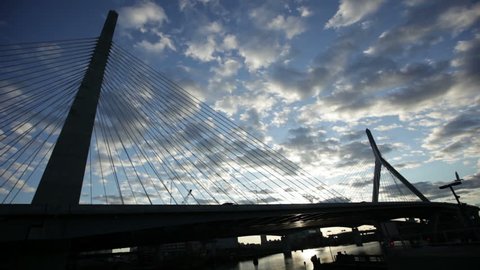 A wide time lapse shot of the Zakim Bridge in Boston, Massachusetts at sunset. 스톡 비디오