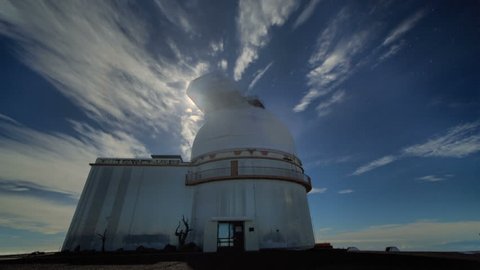 Стоковое видео: Stars Turn through the sky above high altitude astronomical observatory time lapse
