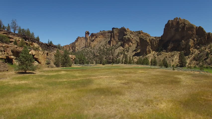 Aerial video of Smith Rock State Park in Oregon.
