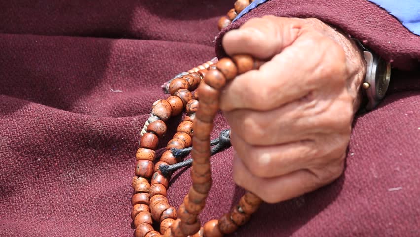 tibetan monk prayer beads