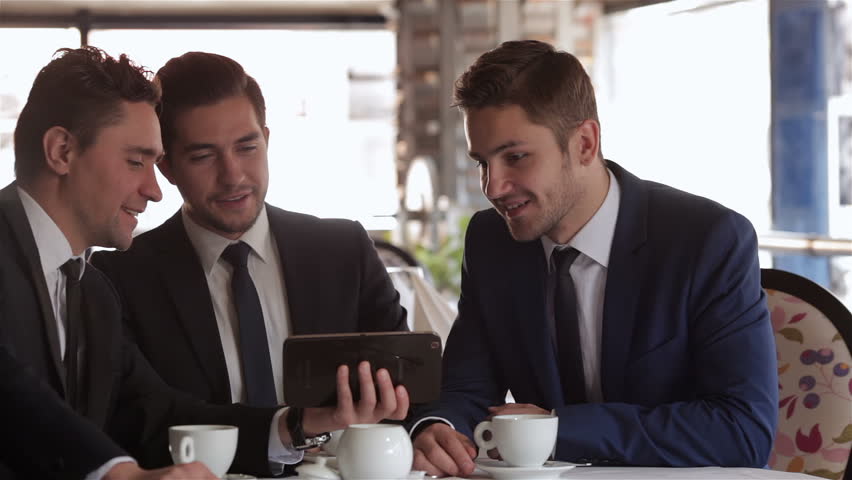 Talking over me. Бизнесмены с другом. Прическа Business lunch. Businessman friends having lunch. Two businessmen are sitting in a Restaurant.