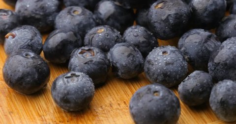 Blue berry fruit fresh food natural agriculture crop.
Fresh natural organic sweet fruit. Fruit contains vitamins and is part of a healthy diet. Eating fruit should be part of daily shopping list. Vídeo Stock