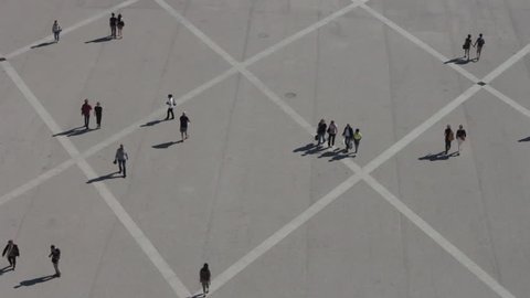 Cinemagraph - Aerial view of people walking in a square. Motion Photo స్టాక్ వీడియో