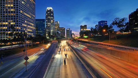 Cinemagraph - Los Angeles, night city freeway 110 traffic downtown LA. 4K UHD Timelapse Motion Photo. : vidéo de stock