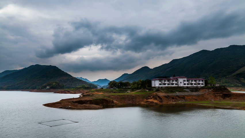 Dark clouds timelapse01