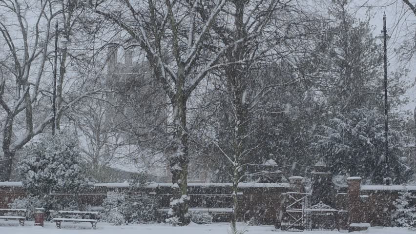 Christmas Snow in England, Urban park, Europe