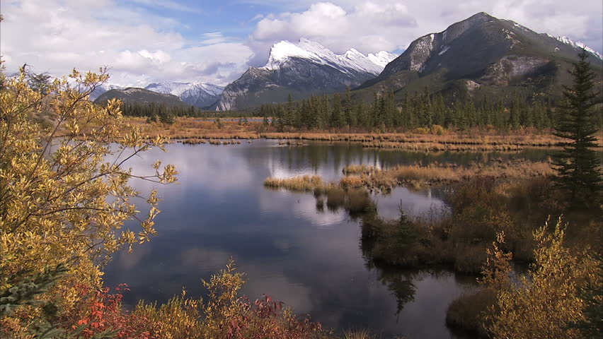 Mount Rundle and Vermilion Lake in the autumn