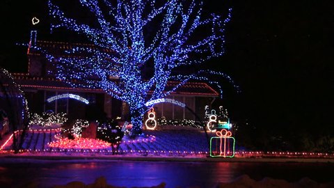 massive outdoor home Christmas lights display Stock Video
