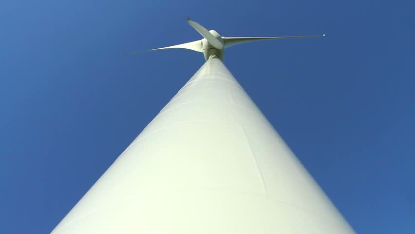 Low angle of wind turbine and tower