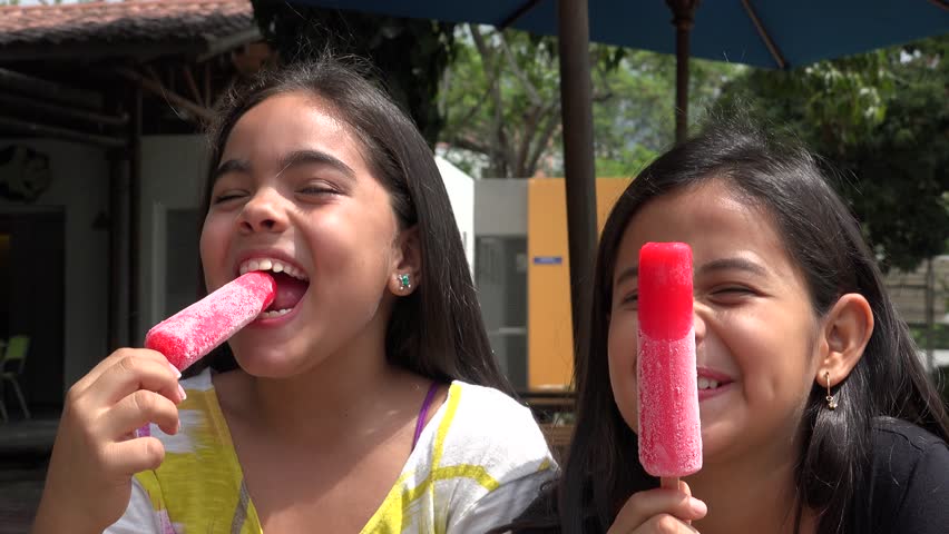 young girls eating popsicles Stok Videosu (%100 Telifsiz) 13038104 Shutters...