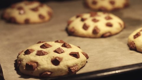 4K Time lapse - Chocolate American Cookies Baking in the Oven 