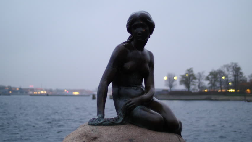 Copenhagen mermaid statue 