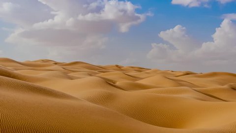 Sahara Desert, Tembaine, Tunisia. Typical landscape. : vidéo de stock