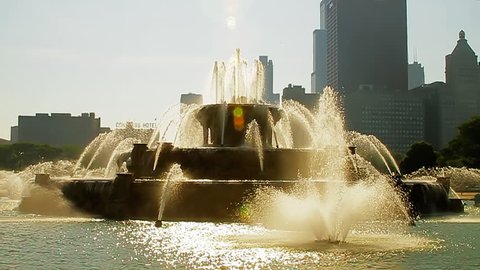 Fisheye pan of Chicago skyline and Buckingham Fountain