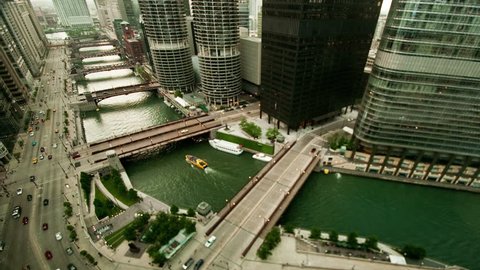 Cinemagraph: Downtown Chicago River - Tilt Shift