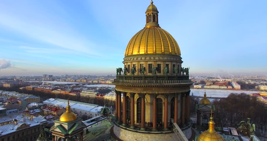 Купол Исаакиевского собора в Санкт Петербурге