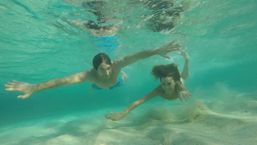 Couple Swimming Underwater in Caribbean : video stock a tema (100% royalty  free) 13777187 | Shutterstock