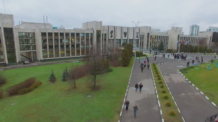 Мгимо станция метро. Фонтан МГИМО. Год постройки МГИМО. Внутренняя территория МГИМО. МГИМО напротив.