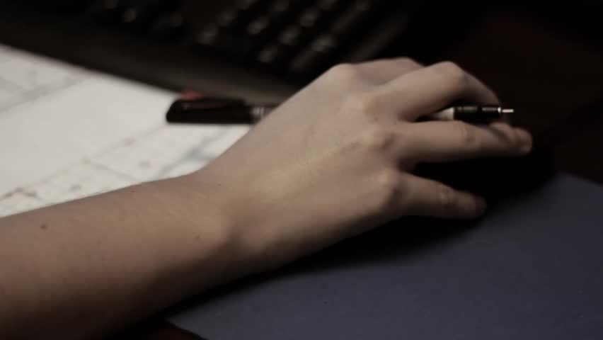 A hand uses a computer mouse
