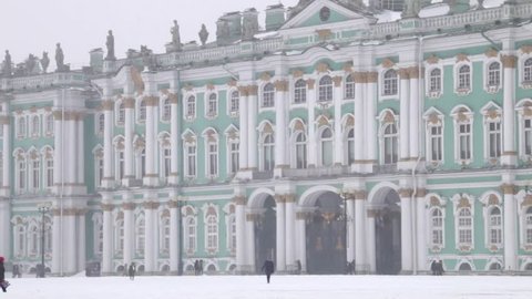 St. Petersburg 2016
winter, 13 January, Palace Square,
people walk to the Hermitage and the Neva River