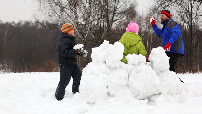 Играющих в снежки ребятишек падеж. Play Snowballs. Playing Snowballs. Play in Snowballs.