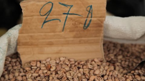 Detail of the kilo price of the bean in free market in Conceição da Feira, Bahia, Brazil